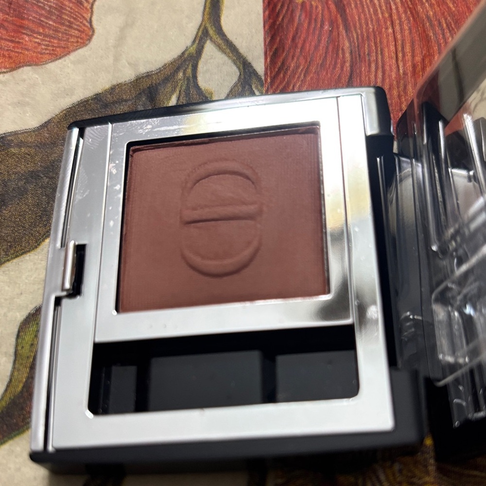 Dior Eyeshadow in shade Rosewood Matte. - Picture 2 of 3